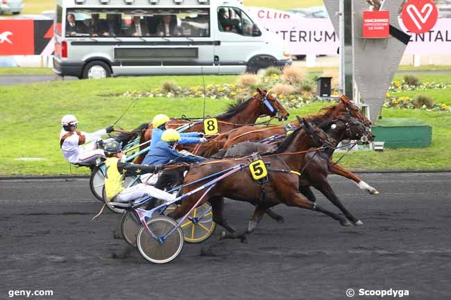 25/12/2022 - Vincennes - Prix Tnor de Baune : Arrive