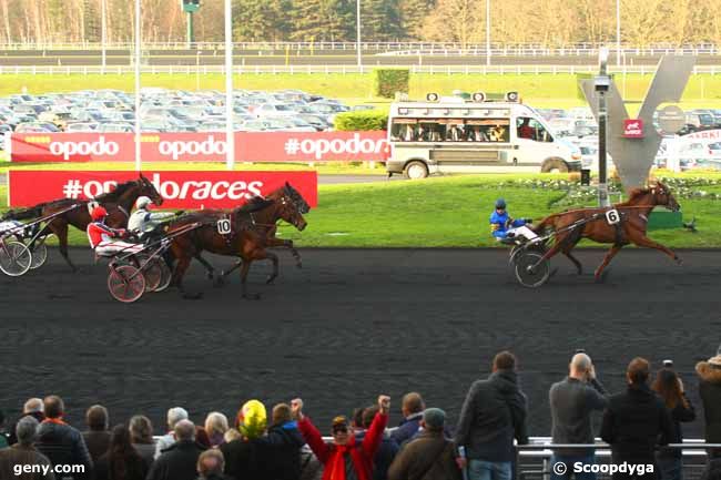 27/12/2022 - Vincennes - Prix Tnor de Baune : Arrive