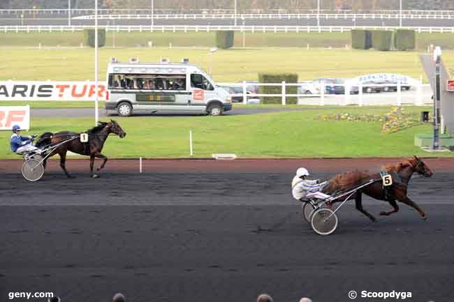 27/11/2022 - Vincennes - Prix Paris Turf (Prix des Landes) : Arrive